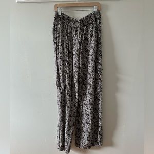 Urban Outfitters Large Wide-Leg Cargos
